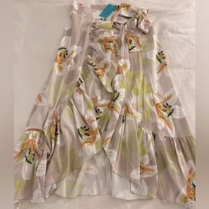 NEW with tags! Cover up wrap around skirt. Praia by Dayanara Duran. Size L